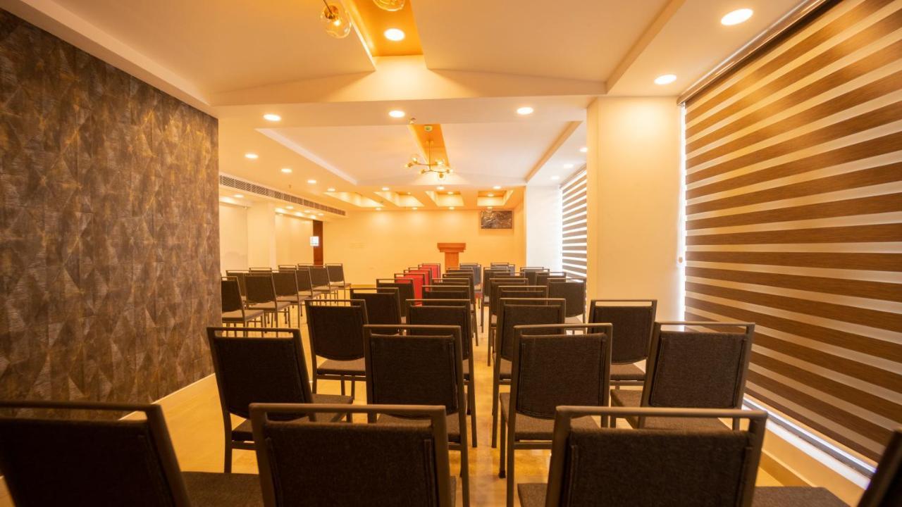 Dev Residency Ξενοδοχείο Thiruvananthapuram Εξωτερικό φωτογραφία